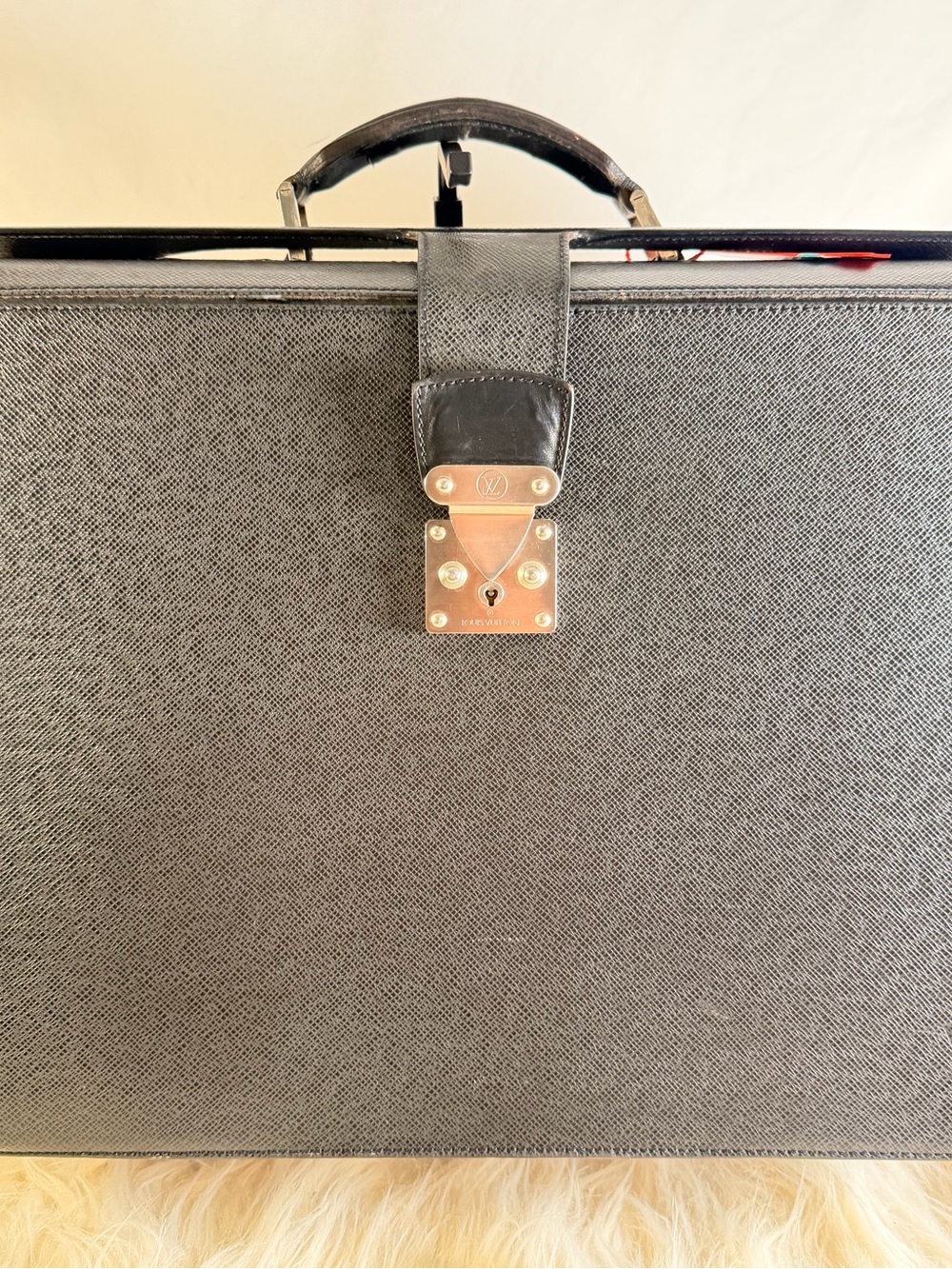 Louis Vuitton Taiga President Classeur Briefcase Black